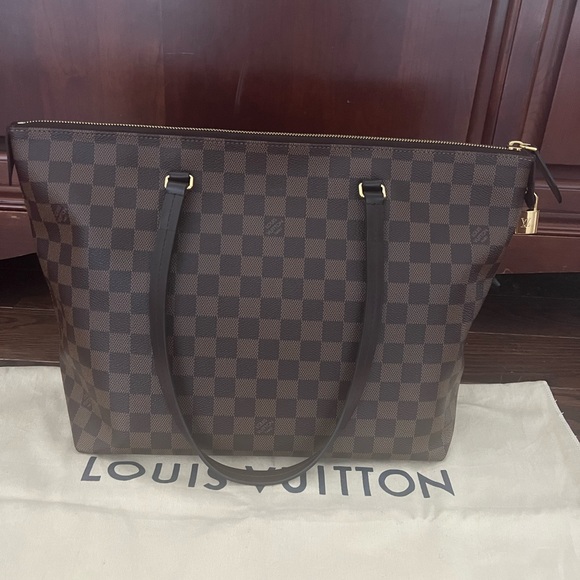 SOLD Authentic Louis Vuitton Iena MM - Picture 2 of 13